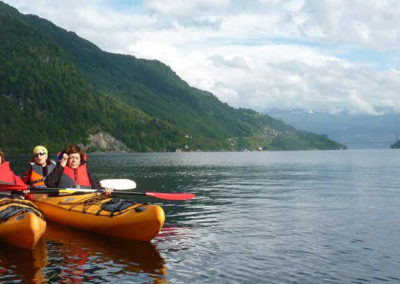 viaje noruega de cine kayak en fiordo