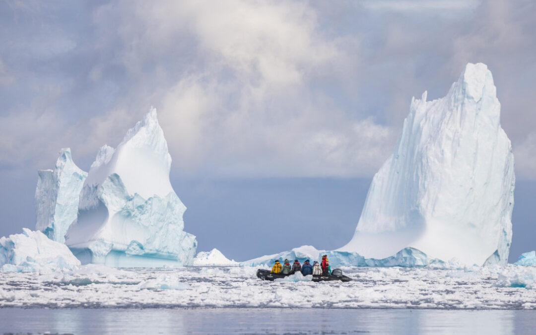 CRUCERO MULTIAVENTURA Y CAMPAMENTO BASE EN LA ANTÁRTIDA
