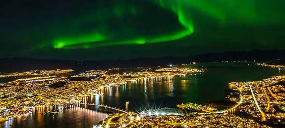 Tromso y Svalbard en otoño Auroras boreales en el Ártico noruego